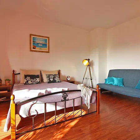 Irena 1310 Apartment