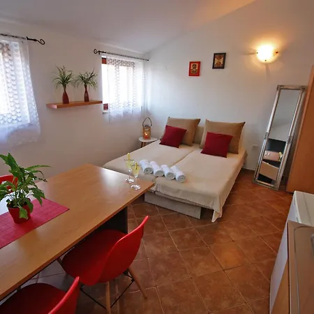 Irena 1310 Apartment