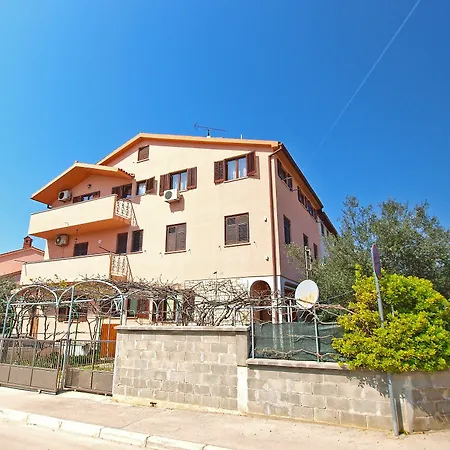 Irena 1310 Apartment *